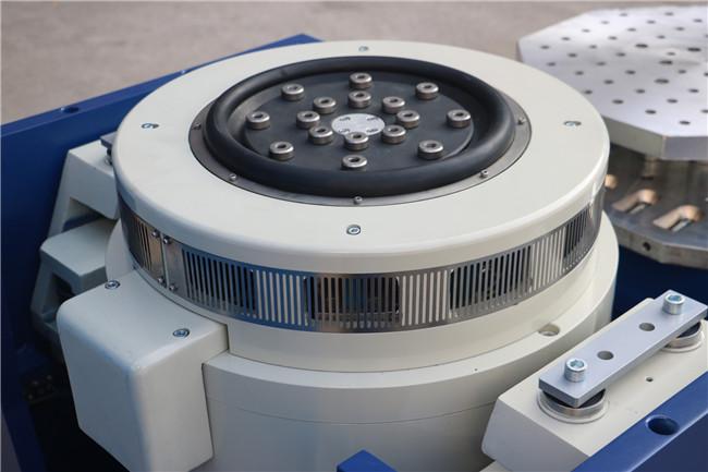 प्रयोगशाला के लिए आईईसी 60335-2-24 आईईसी 60335-2-40 लंबवत 3500 हर्ट्ज 6000 एन कंपन परीक्षण मशीन 3